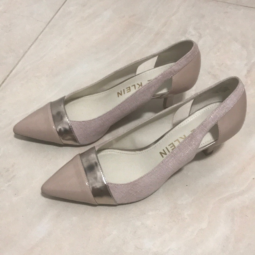 Nude Pink High-heel shoes size 7.5